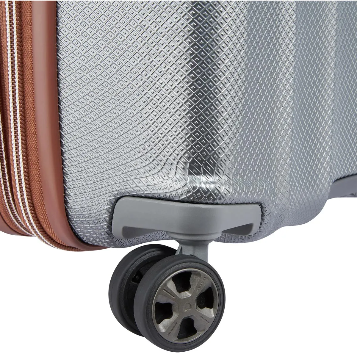 Delsey St. Tropez 24" Medium Expandable Spinner